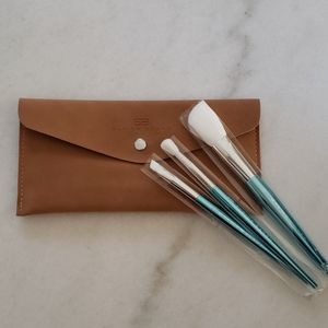 Makeup brushes